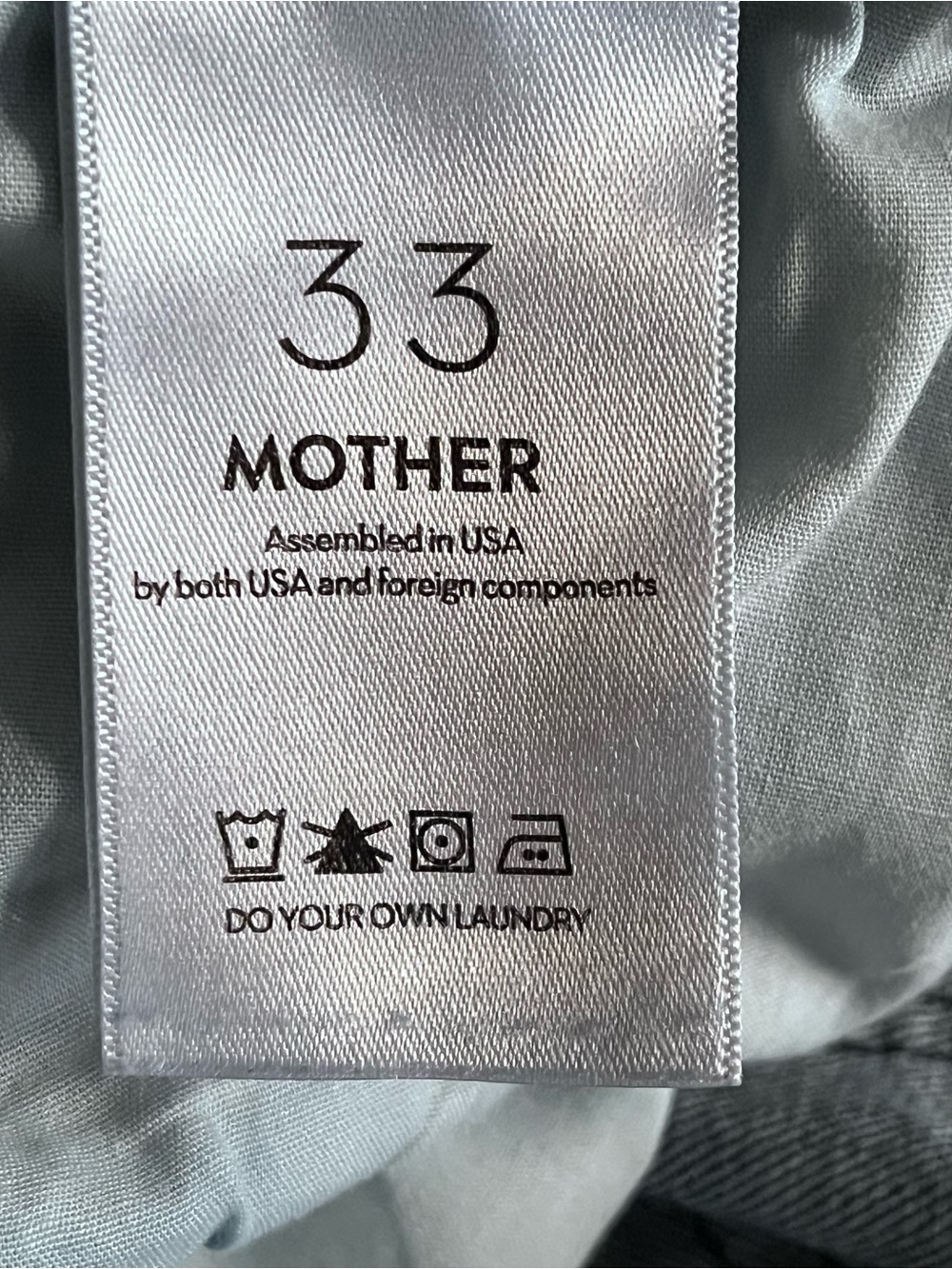 MOTHER Mid Rise Dazzler Ankle Jeans
Size 33 - Picture 8 of 13